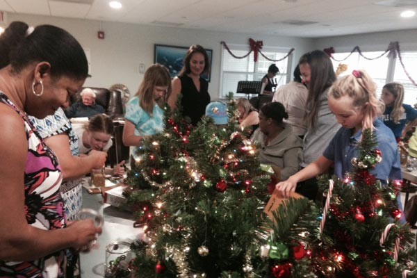 Children and volunteers help decorate for Christmas